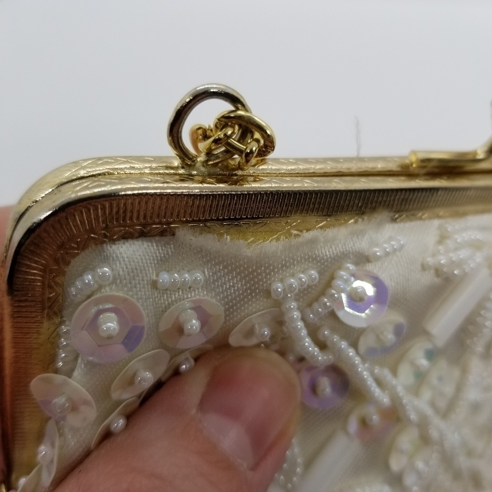 vintage ivory colored beaded and sequined evening bag with gold chain strap - Picture 7 of 8